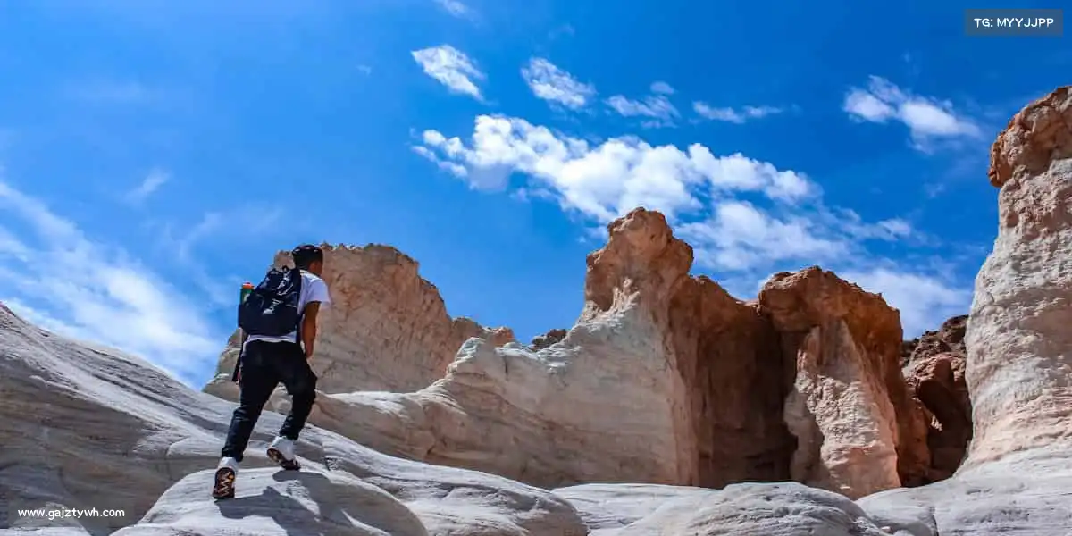 和记官网——🏂滑雪飞驰，释放冬日激情！❄️